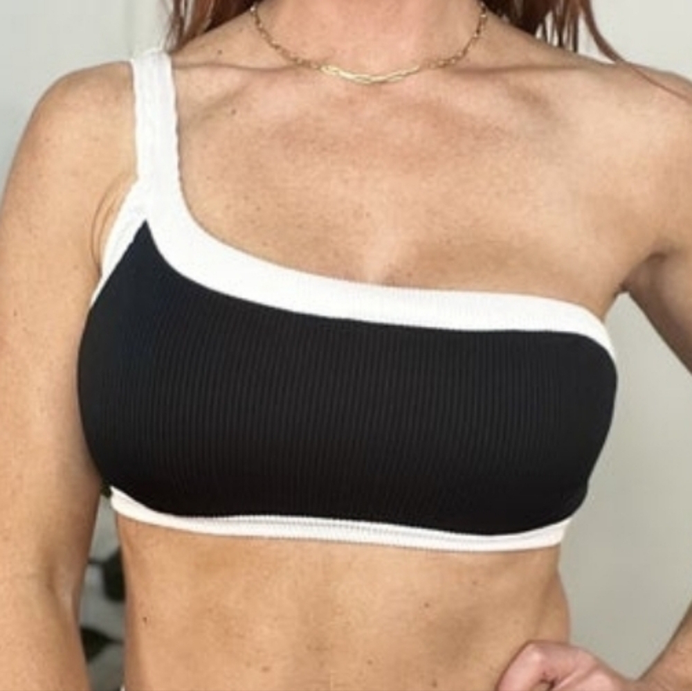 B1921 XL One Shoulder Ribbed Black & White Swim Top